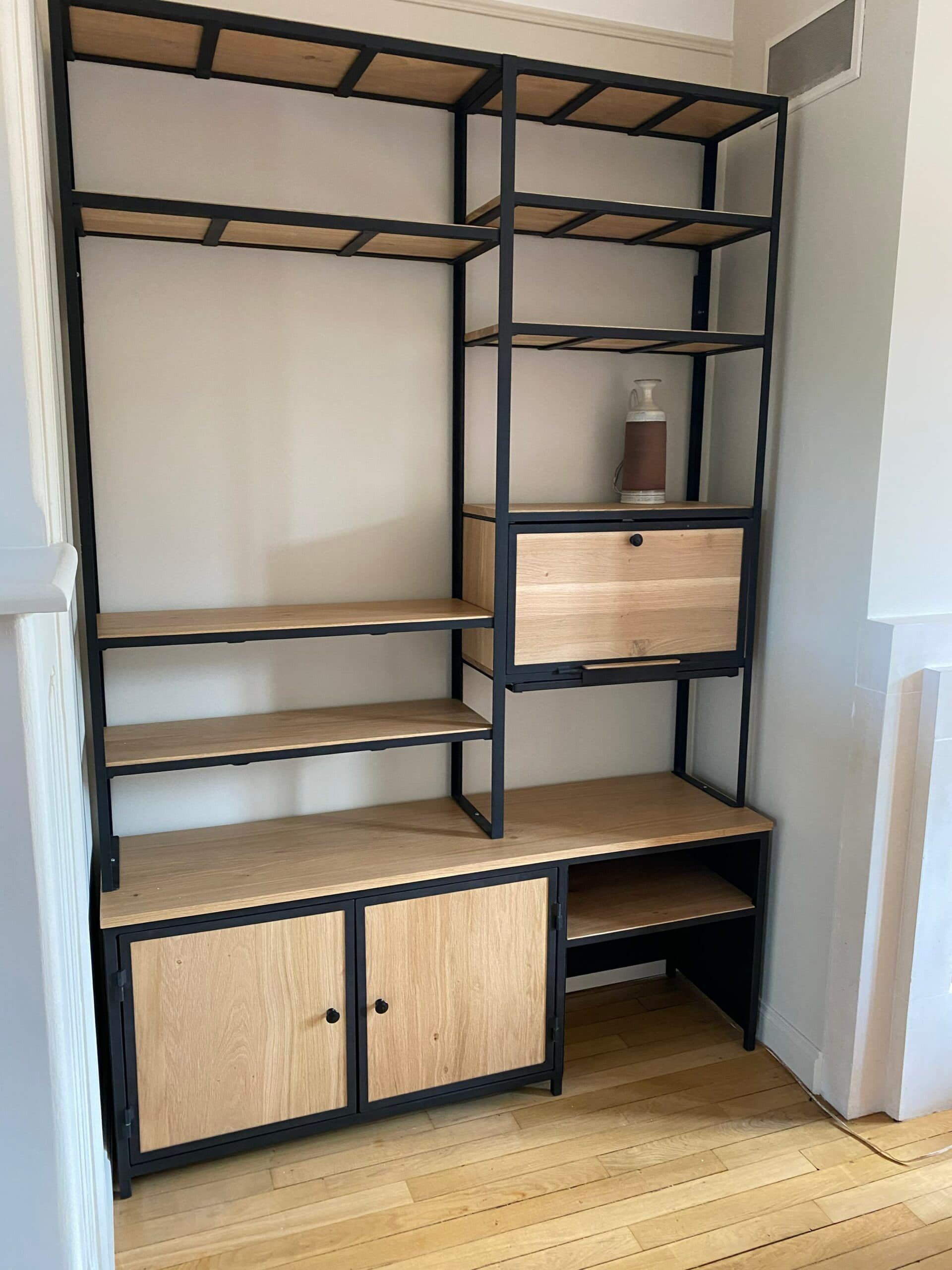 Bibliothèque bois et métal ALYA - Meuble artisanal sur mesure