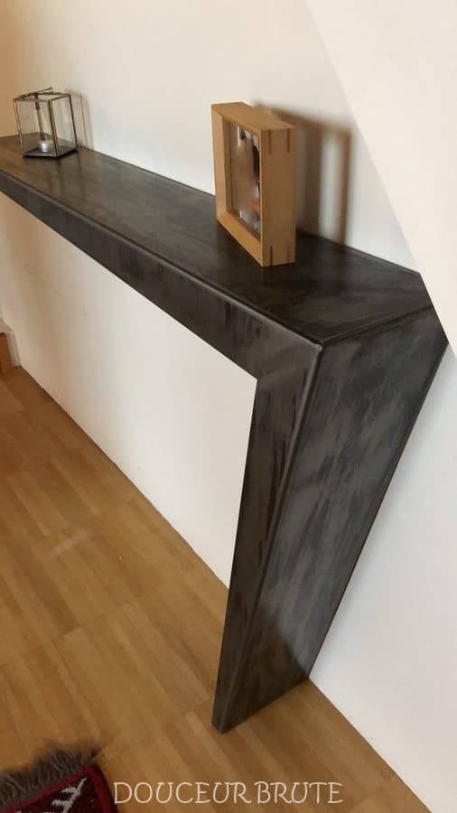 Console design minimaliste en métal "NAOS"