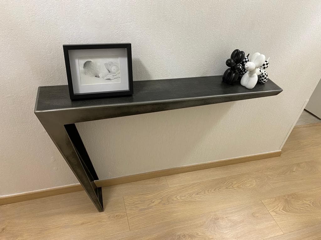 Console design minimaliste en métal "NAOS"