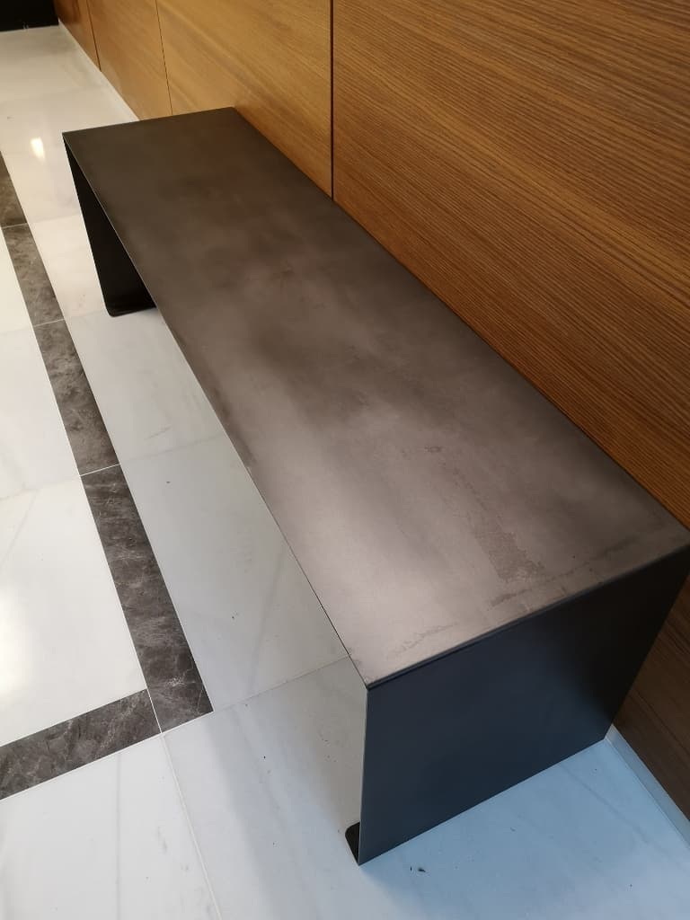 Banc design de qualité sur mesures en métal "ULTIMO"