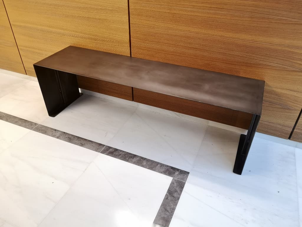 Banc design de qualité sur mesures en métal "ULTIMO"