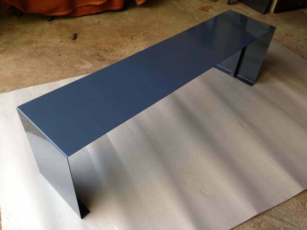 Banc design de qualité sur mesures en métal "ULTIMO"