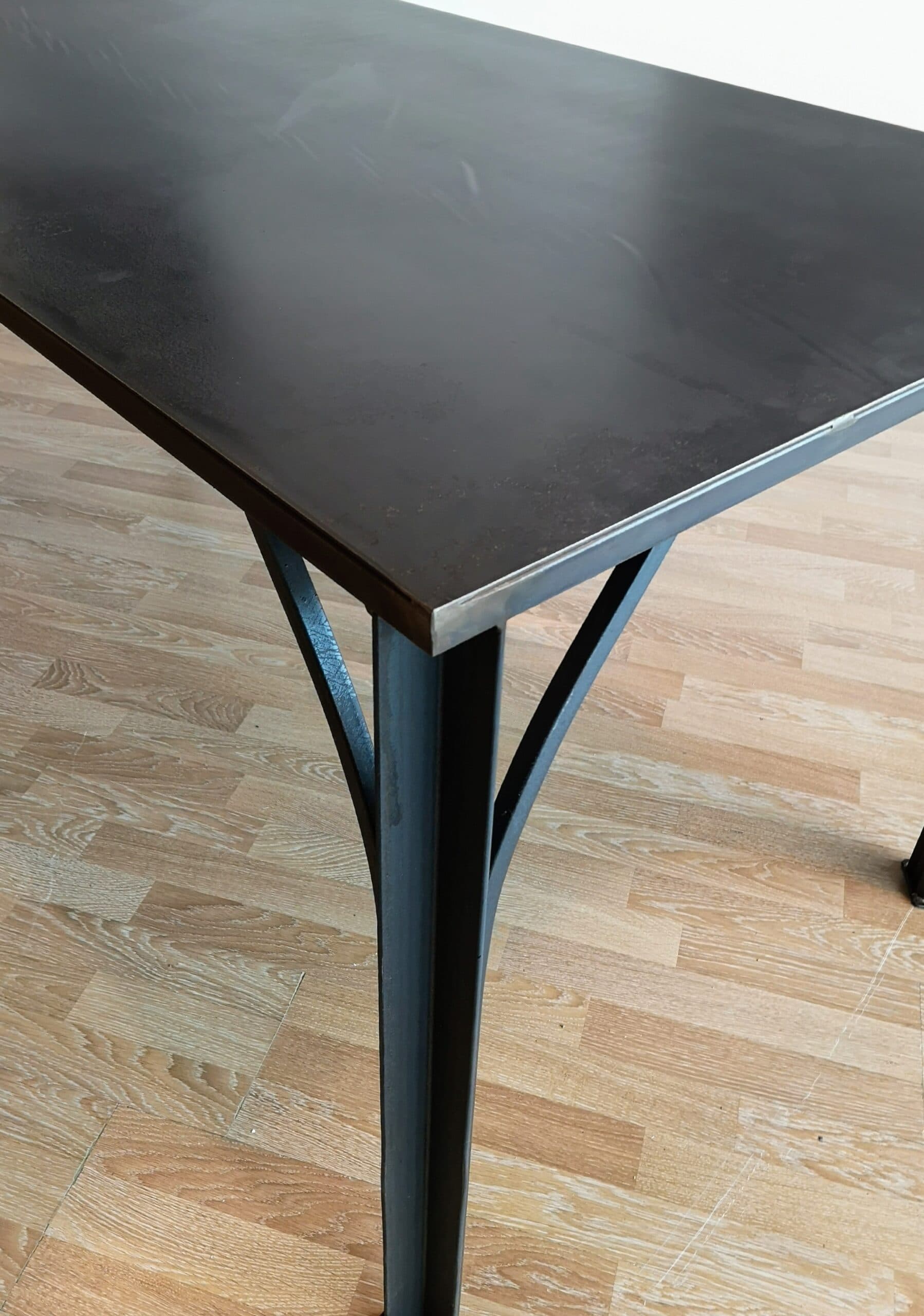 Table à manger industrielle Baltard en acier brut sur mesure
