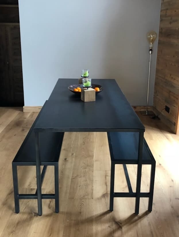 Table design rectangulaire en métal brut sur mesure "PURE"