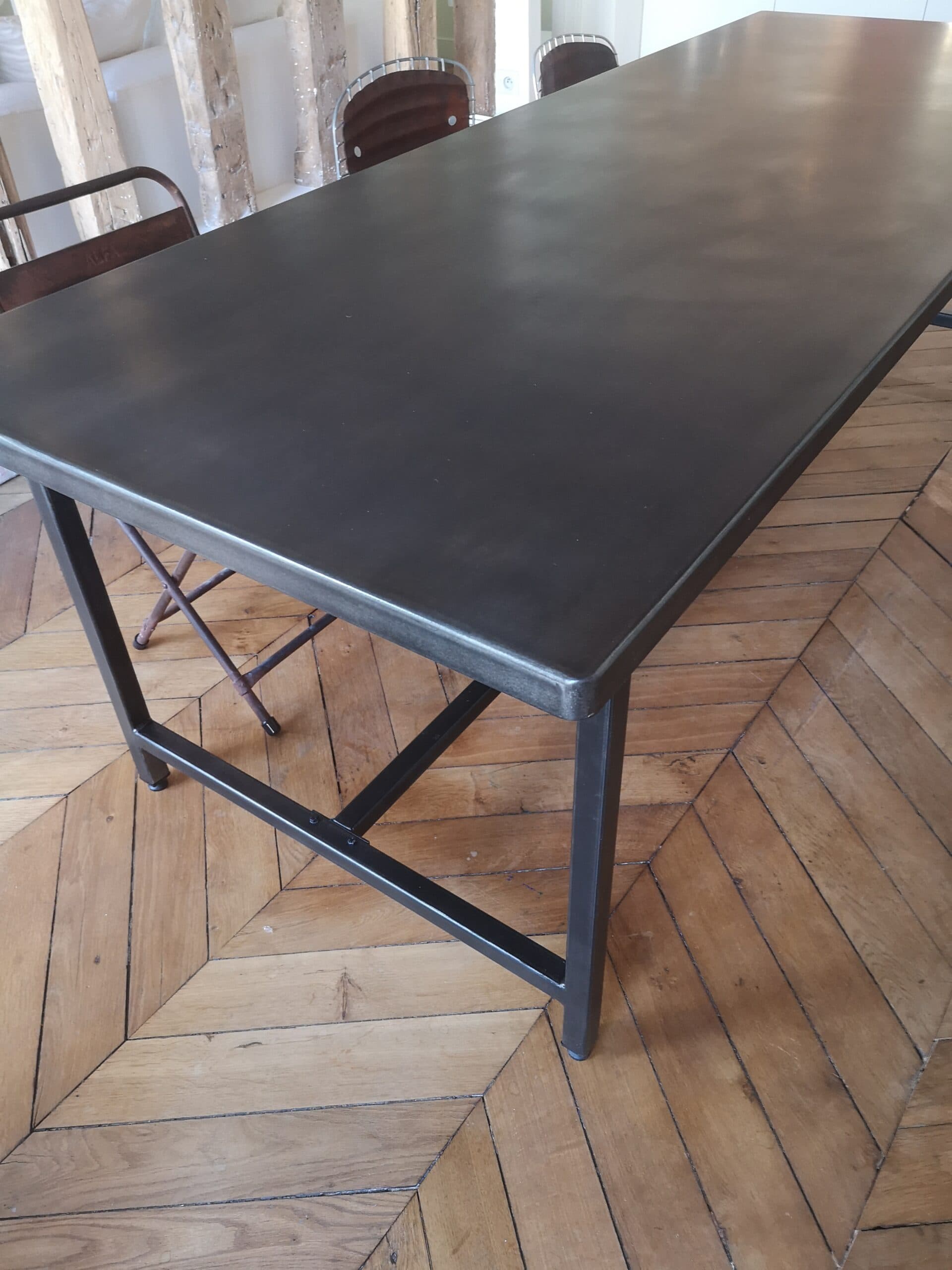 Table a manger en métal sur mesure type "MILITAIRE" pieds démonatbles