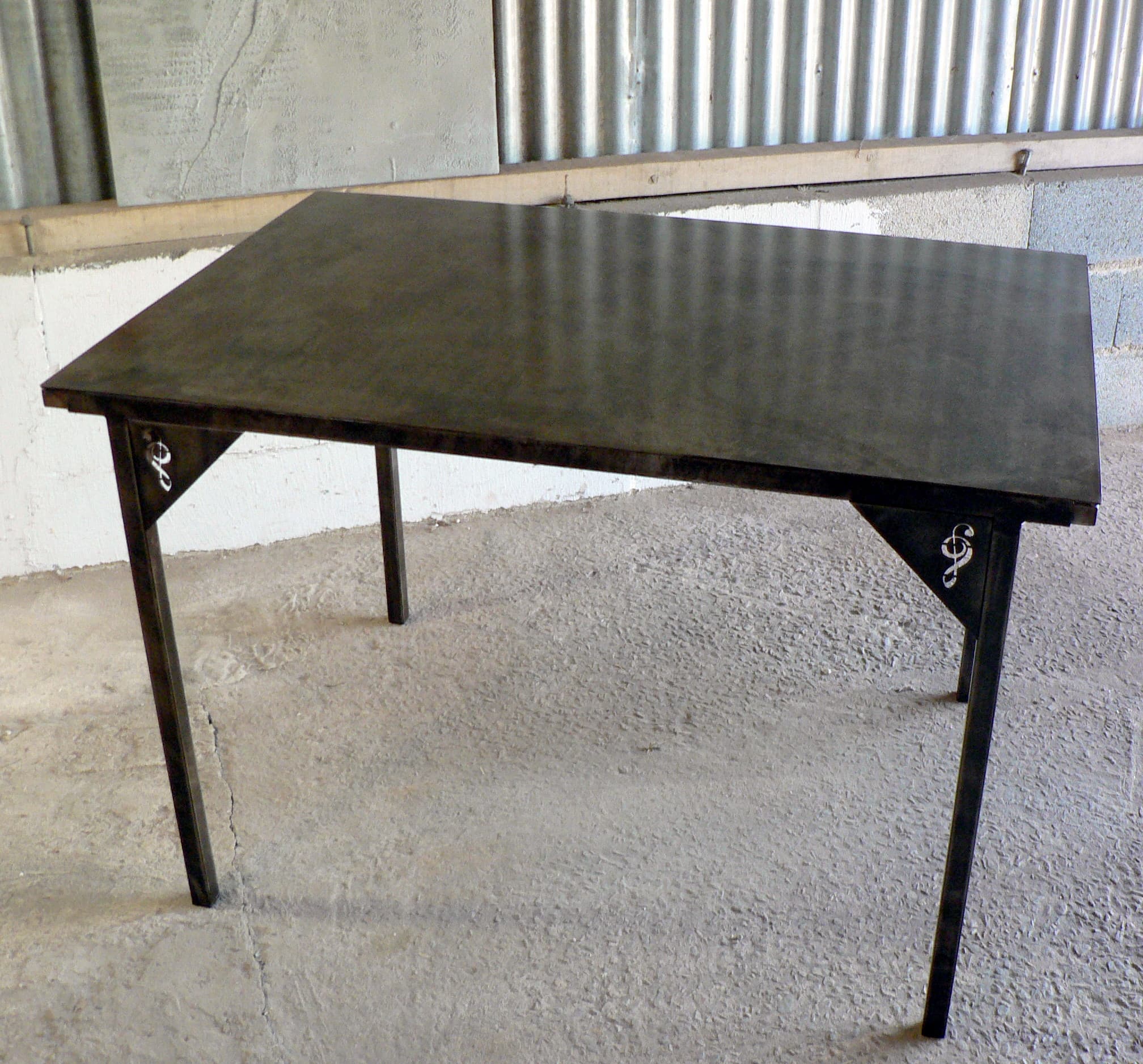 Table à manger extensible "Beni" en métal patiné