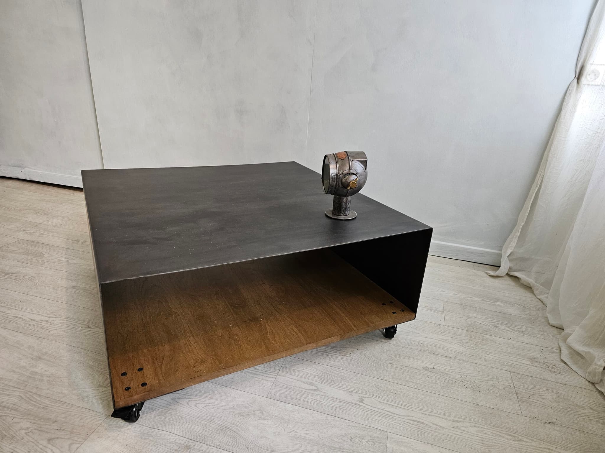 Table basse design en bois et métal Made in France "ULTIMO"