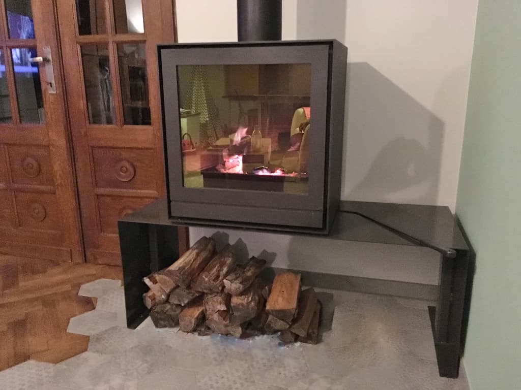 Banc pour poêle bois en métal sur mesure "ULTIMO" 