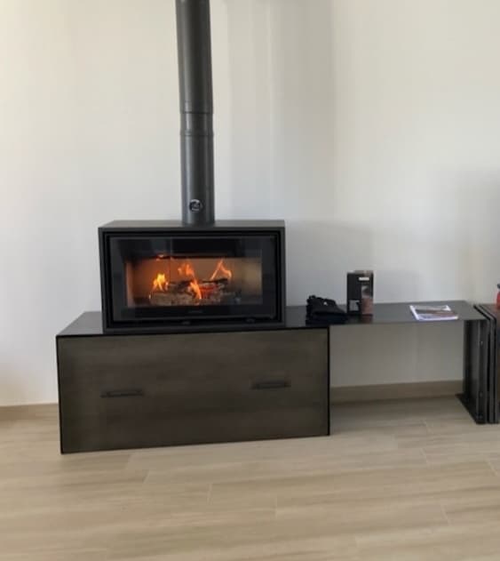 Banc pour poêle bois en métal sur mesure "ULTIMO" 