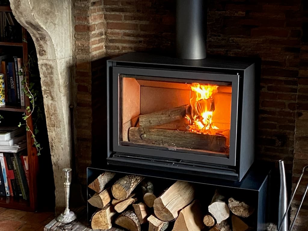 Banc pour poêle bois en métal sur mesure "ULTIMO" 