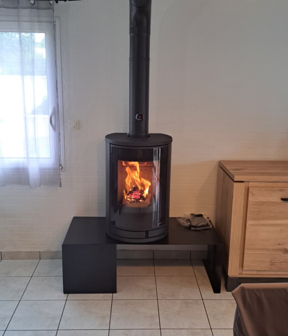 Banc pour poêle bois en métal sur mesure "ULTIMO" 
