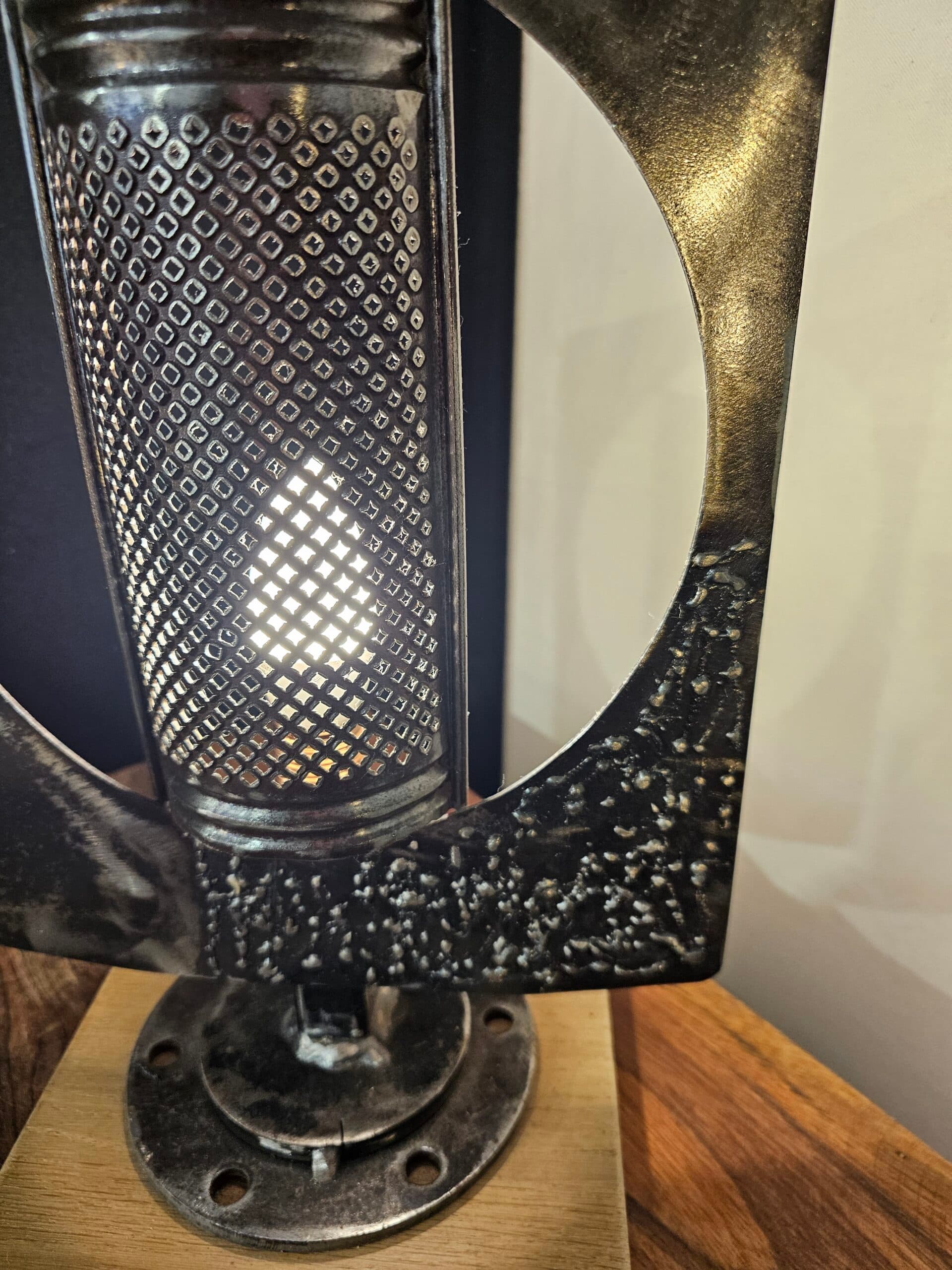 Lampe récup unique en métal et chêne "RAPE"