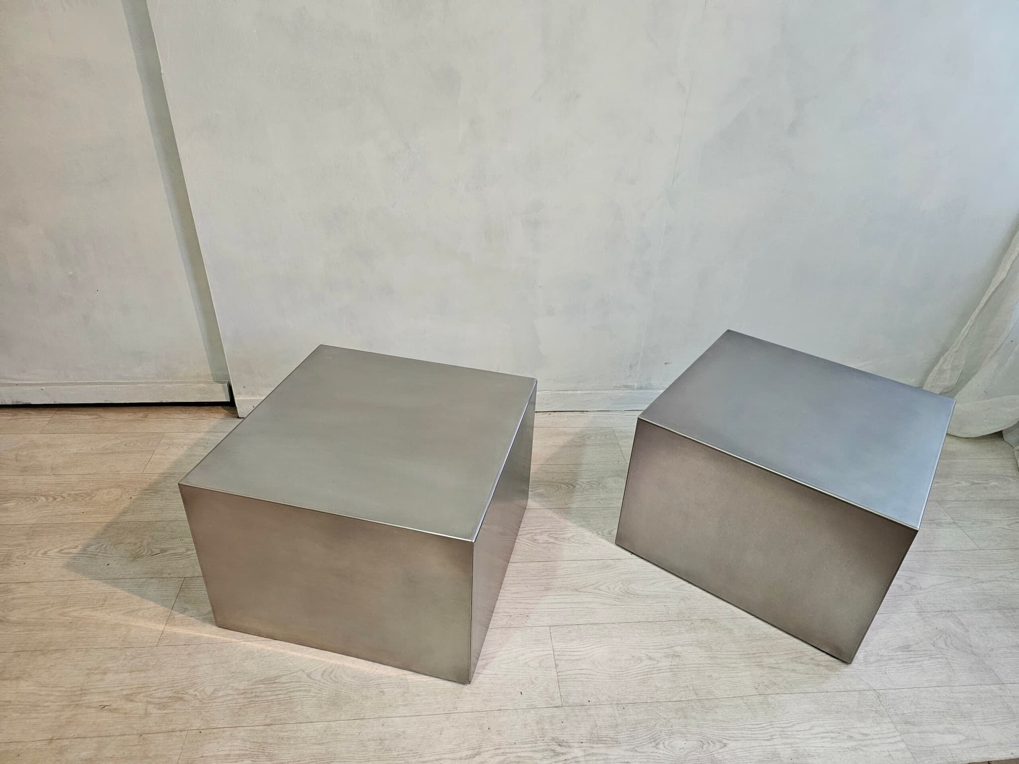 Tables basses en acier inoxydable sur mesure "CUBE" 