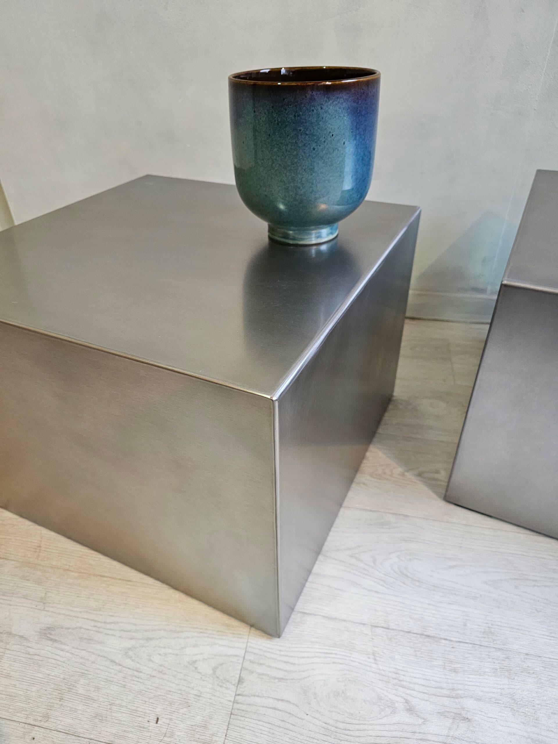 Tables basses en acier inoxydable sur mesure "CUBE" 