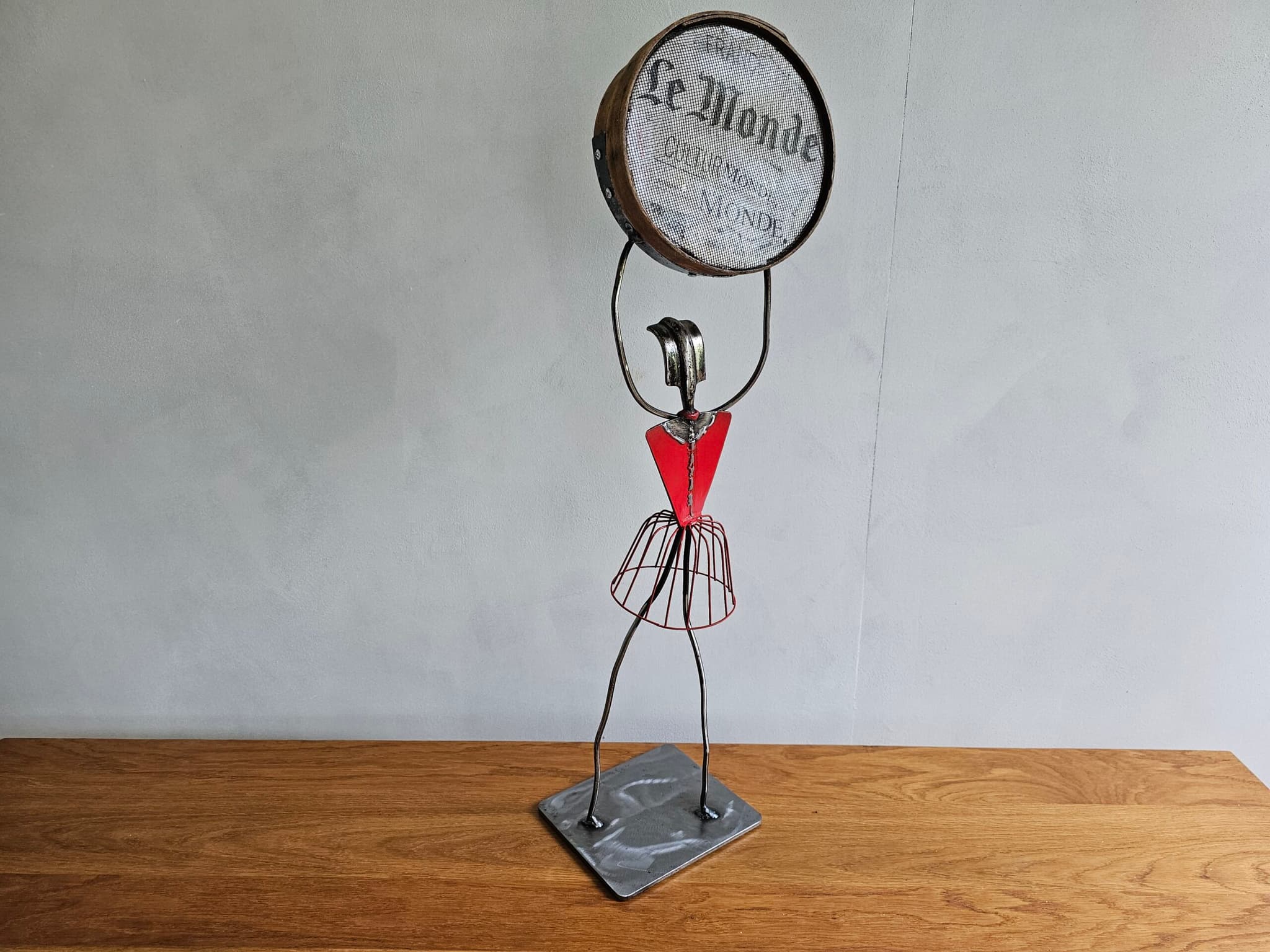 Sculpture art éco-responsable métal, bois recyclé "Le Monde"