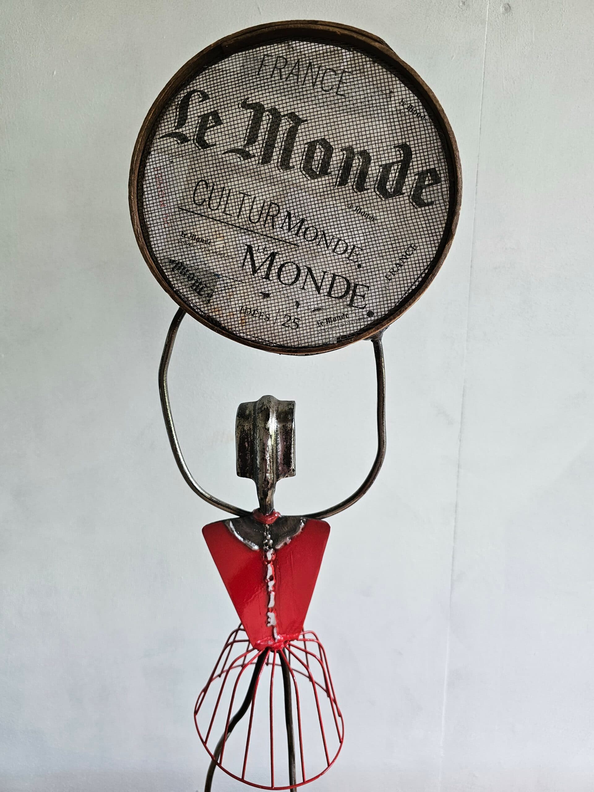 Sculpture art éco-responsable métal, bois recyclé "Le Monde"