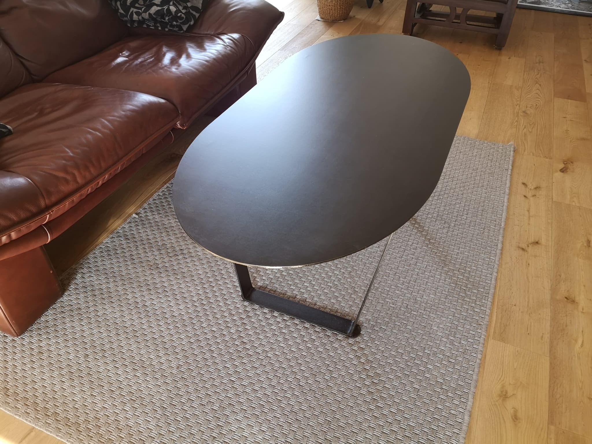 Table basse ovale design en métal " EMMA"