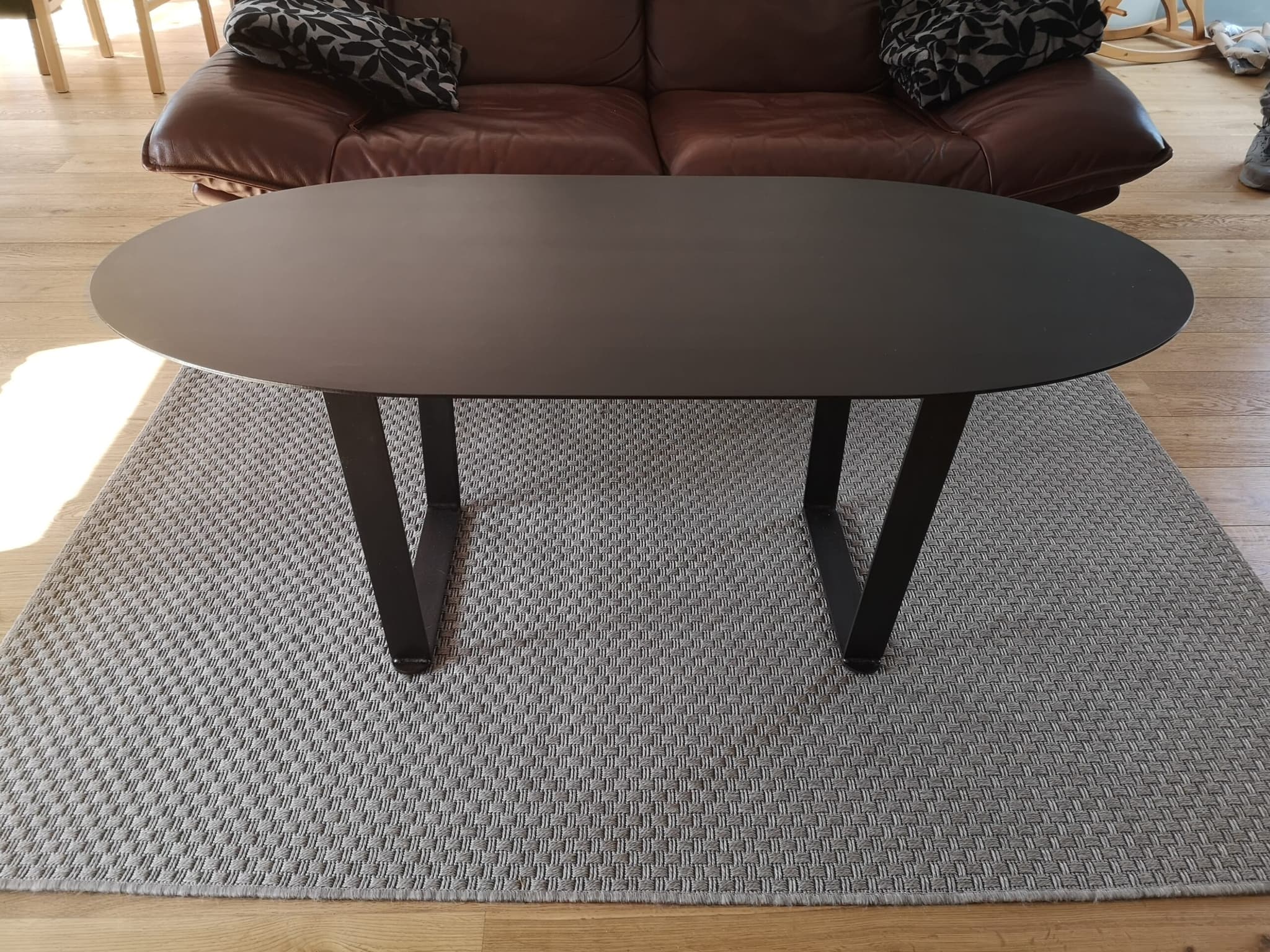 Table basse ovale design en métal " EMMA"