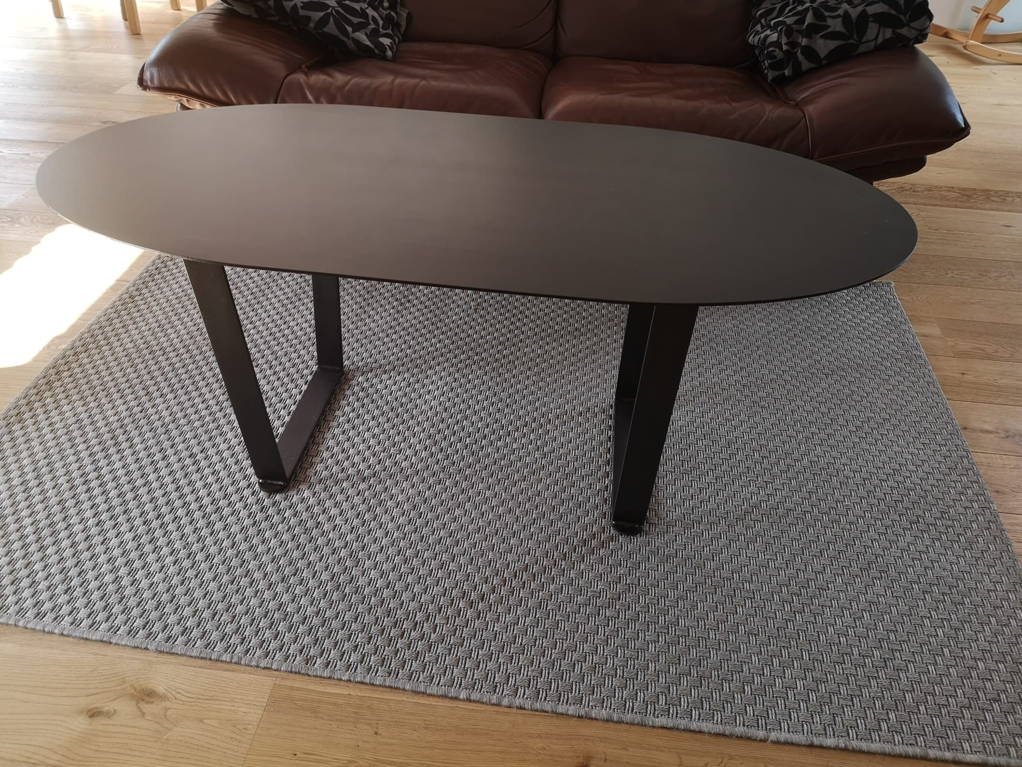 Table basse ovale design en métal " EMMA"