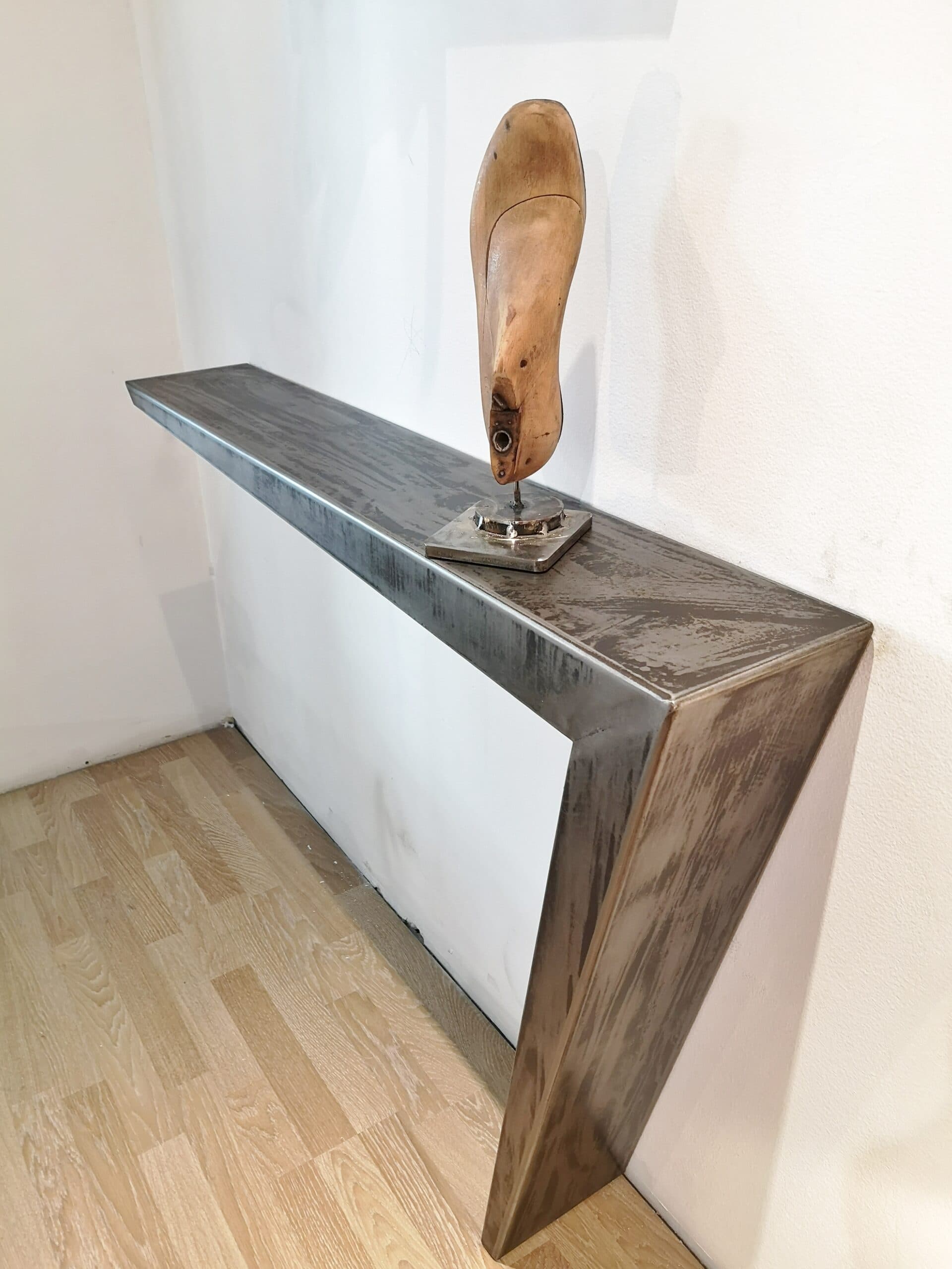 Console NAOS en métal patiné Noir/Argent
