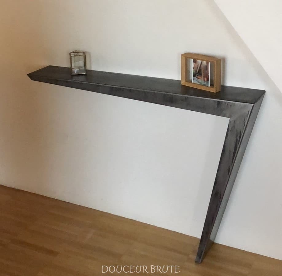 Console design minimaliste en métal "NAOS"
