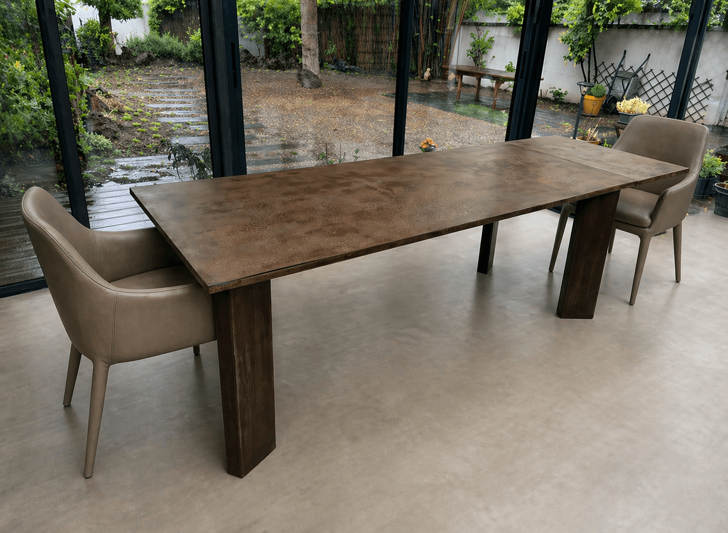 Table à manger extensible en métal patiné fleur de rouille "ALLARD"