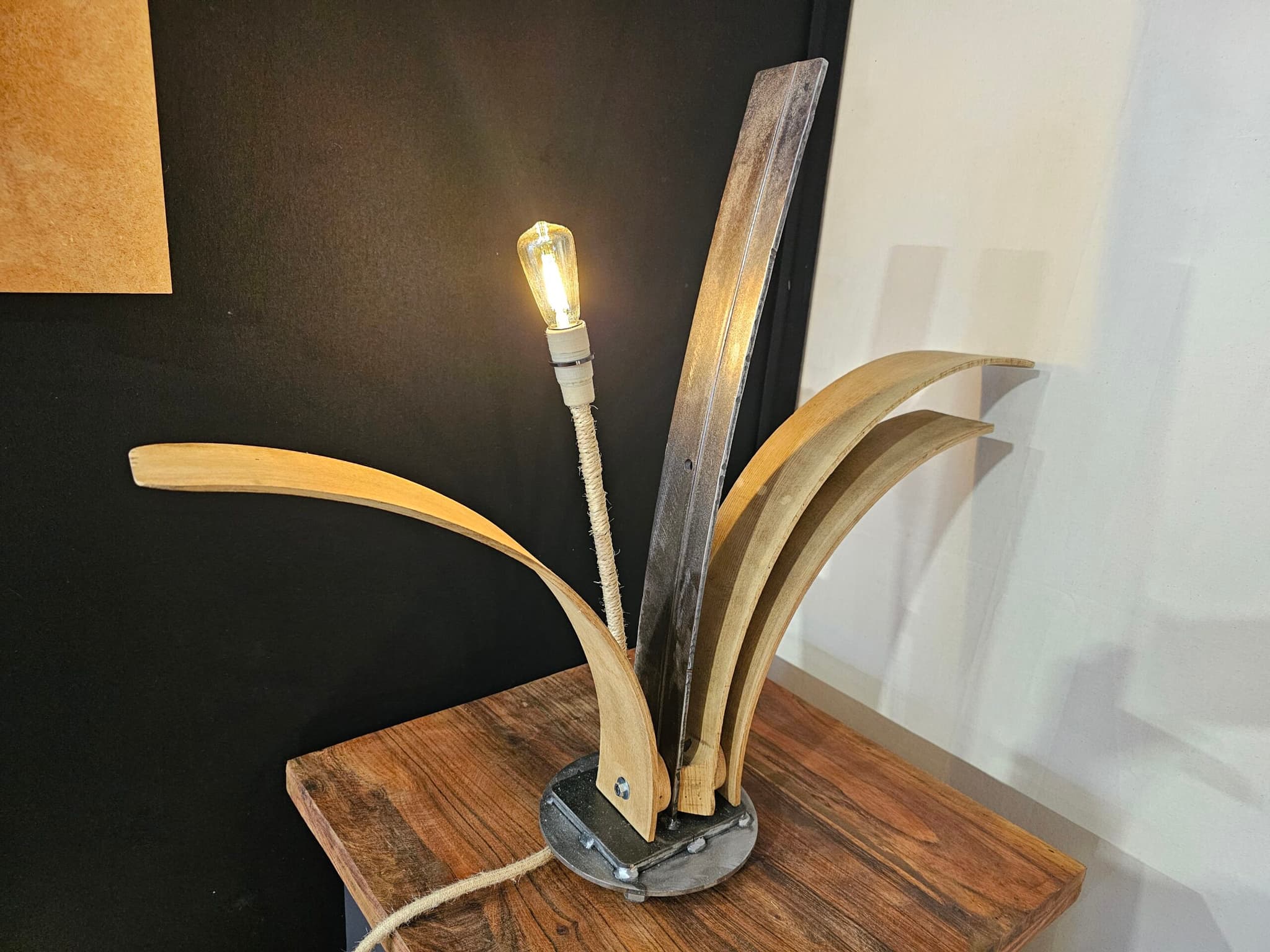 Lampe design "Nénuphar" - Luminaire artisanal bois recyclé