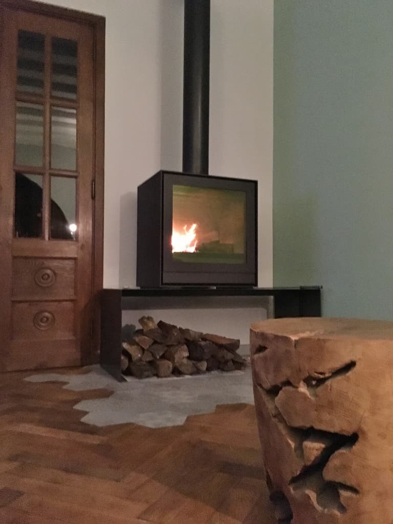 Banc pour poêle bois en métal sur mesure "ULTIMO"