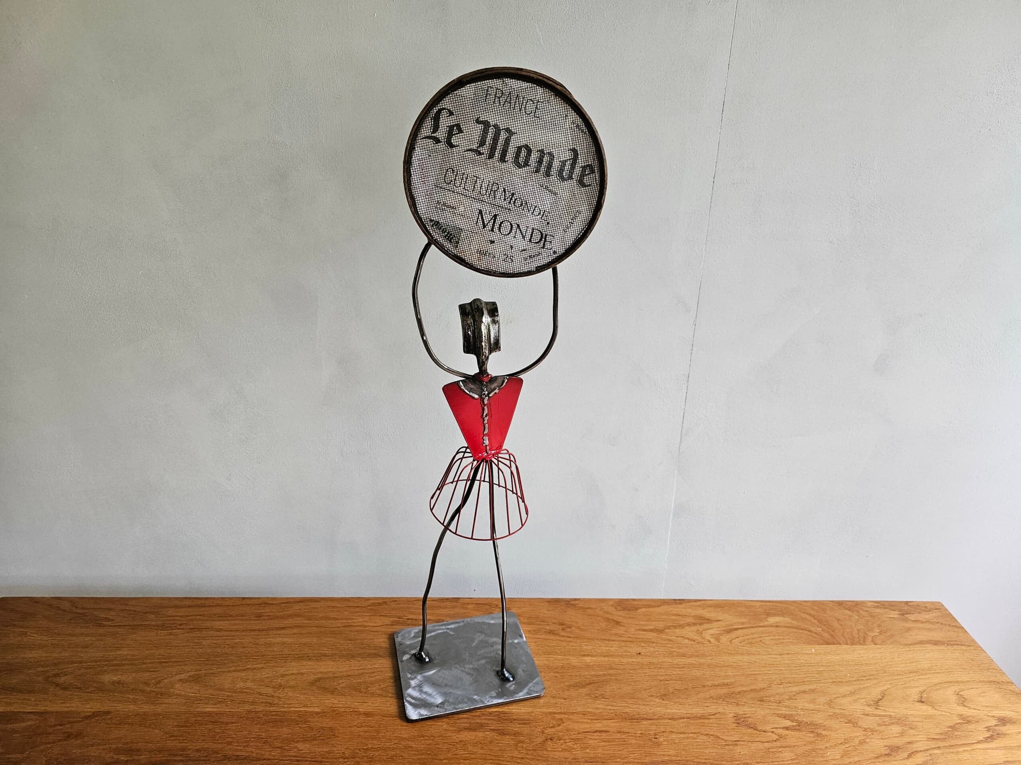 Sculpture art éco-responsable métal, bois recyclé "Le Monde"