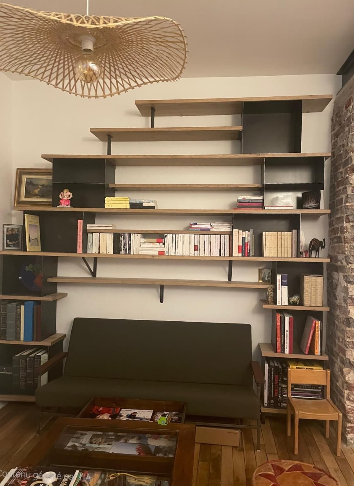 Avant/après : Quand une bibliothèque design sur-mesure transforme un petit appartement parisien