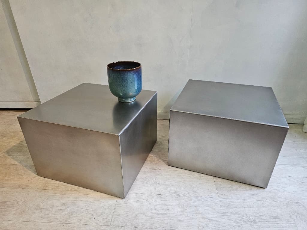 Tables basses en acier inoxydable sur mesure "CUBE"