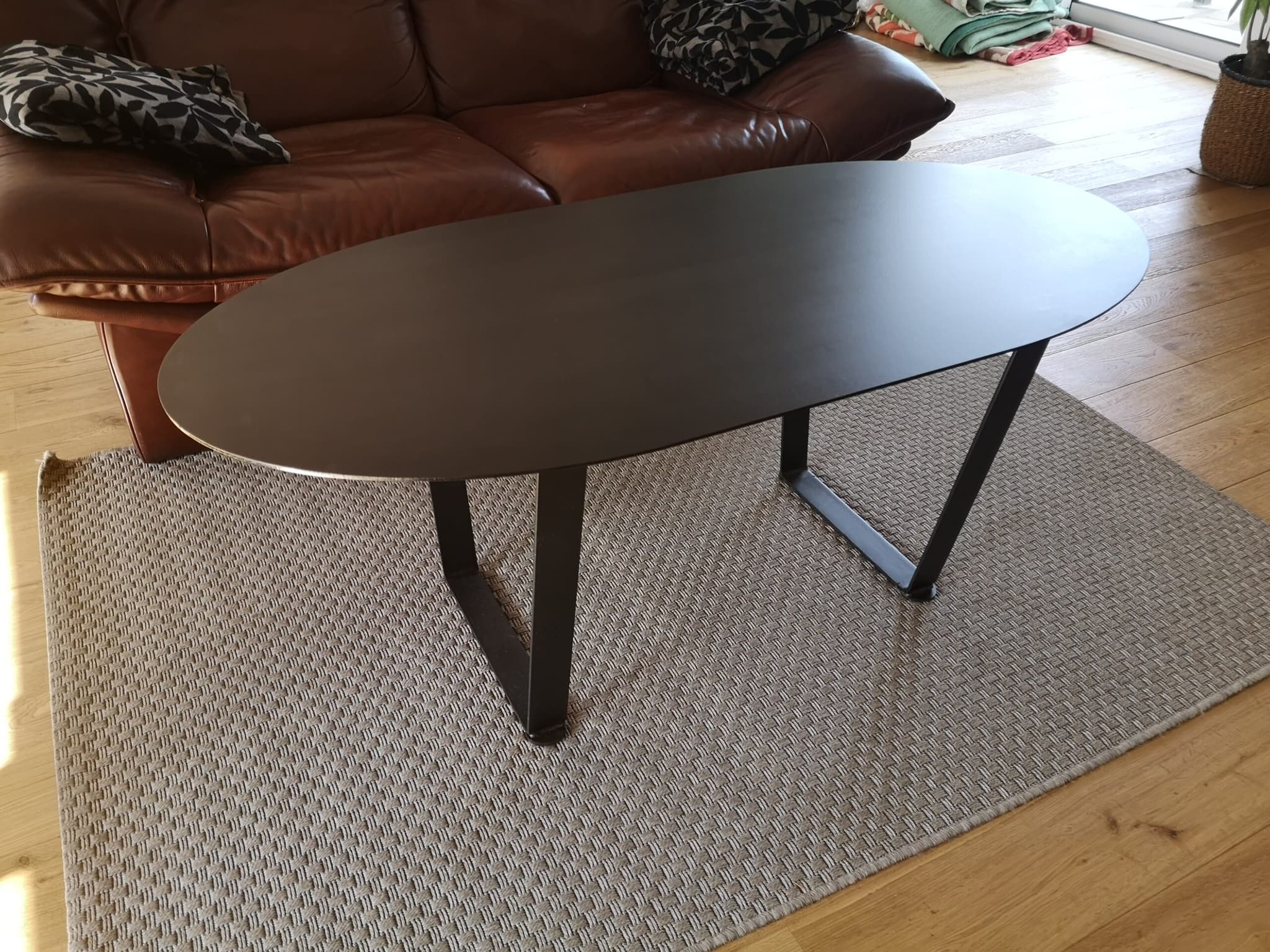 Table basse ovale design en métal " EMMA"