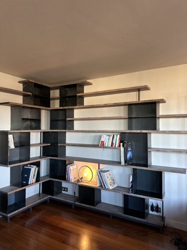 Bibliothèque d'angle en métal et chêne "CUBES 15"
