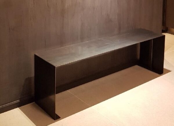 Banc design de qualité sur mesures en métal "ULTIMO"
