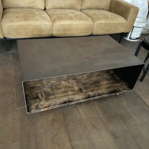 table basse rectangulaire sur roulettes en acier brut et chene style industiel