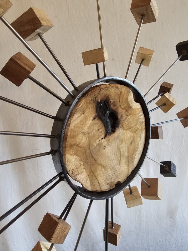 Sculpture "le portail du monde des bois"