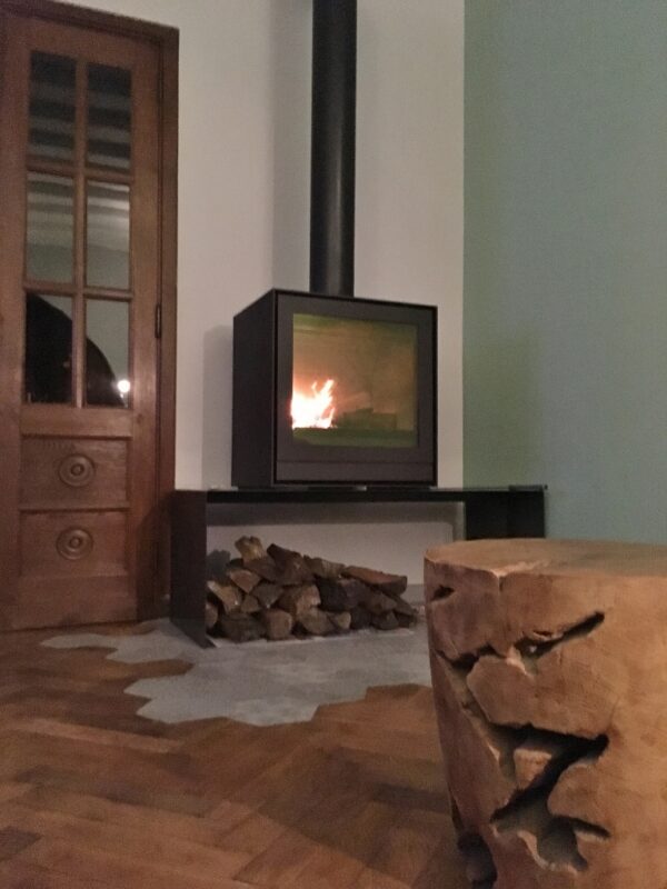 Banc élégant pour poêle a bois ou pellet sur mesure en métal "ULTIMO"