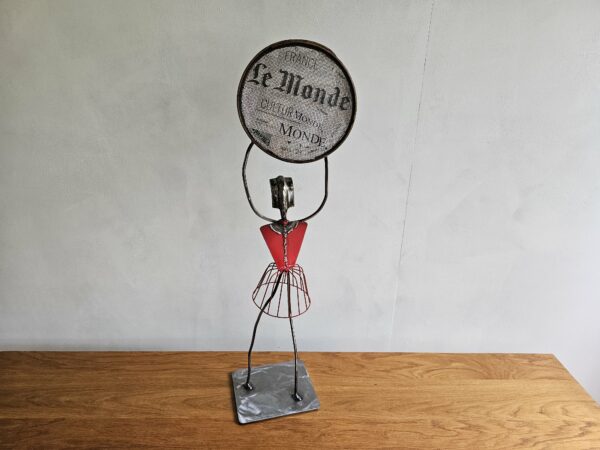 Sculpture Métal et bois "Le monde au bout de Ses Rêves"