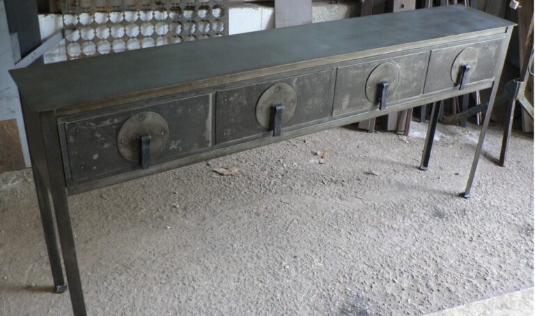 Console style industriel sur mesure avec 4 tiroirs en métal patiné- Fabrication Made inFrance